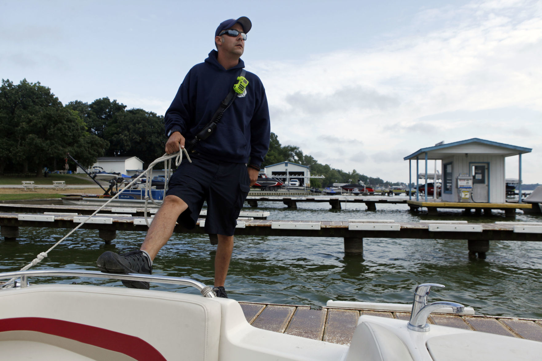 Dive crews train on Cedar Lake
